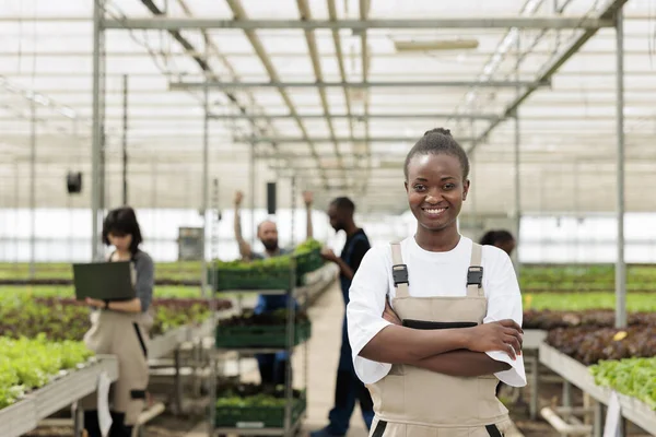 Proud African American Farm Manager Leading Agricultural Group Farmers Growing — Stock Photo, Image
