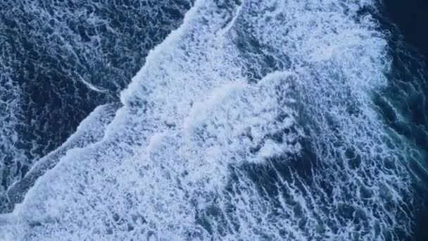 Függőleges Videó Drónfelvétel Skandináv Óceán Partvonaláról Fekete Homokos Strandokkal Jéghegyi — Stock videók