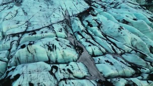 Drónlövedék Jégtömegből Fagyott Vízen Hatalmas Jégtömbök Lebegnek Icelandi Tavon Gyönyörű — Stock videók