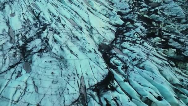 Drone Shot Van Ijzige Gletsjer Met Prachtige Massieve Ijsblokken Massa — Stockvideo