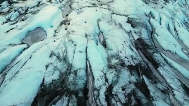 Isländischer Zugefrorener See Mit Eisblöcken Die Eine Wunderschöne Nordische Landschaft — Stockvideo
