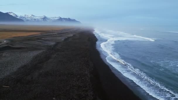 Izlandi Fekete Homokos Strand Drón Lövés Gyönyörű Tengerpart Hullámok Zuhannak — Stock videók