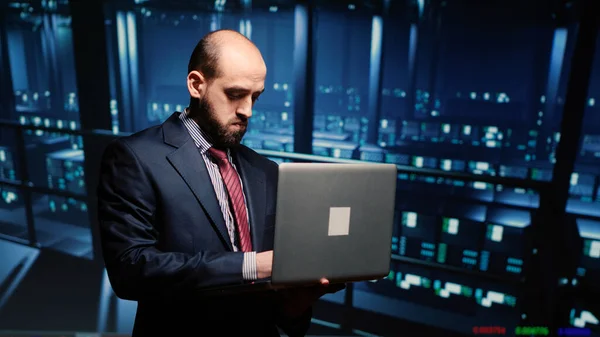 Manager Technical Support Operator Holding Laptop Data Center Working Computer — Foto de Stock