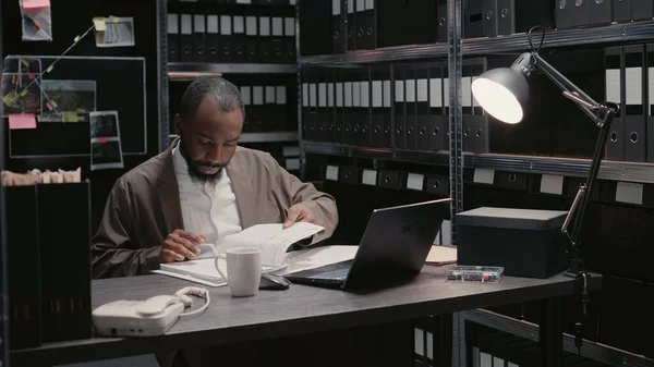 African American Agent Reading Suspicious Files Archive Room Trying Solve — Stock Photo, Image