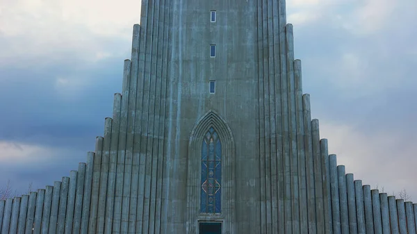 2023年3月頃にアイスランドのハルグリムスカルカ大聖堂 ルーテル教のための大きな神聖な建物 Reykjavik北欧の首都 聖なるランドマーク 宗教的な記念碑の美しい教会 — ストック写真