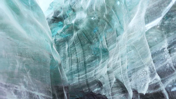 Vatnajokull氷塊極性自然 氷塊の亀裂や透明な氷河の洞窟 雪や氷山 アイスランドの風景の中に氷の構造と霜のクレバスの中 手持ち撮影 — ストック写真
