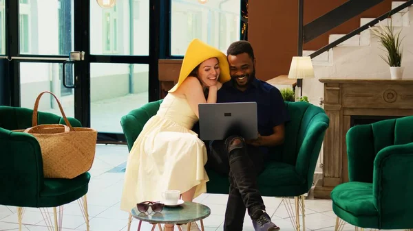 Diverse Travellers Using Laptop Lobby Looking New Places Discover While — Stock Photo, Image
