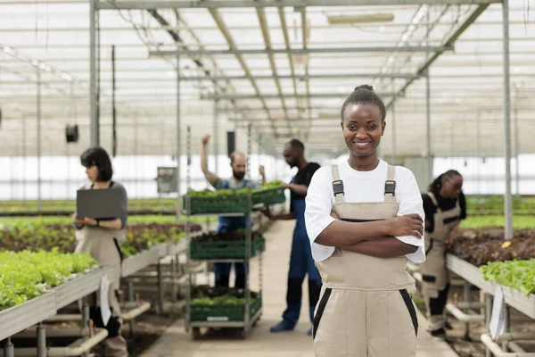 Happy Smiling Entrepreneur Farm Manager Leading Group Farm Workers Cultivating — Stock Photo, Image