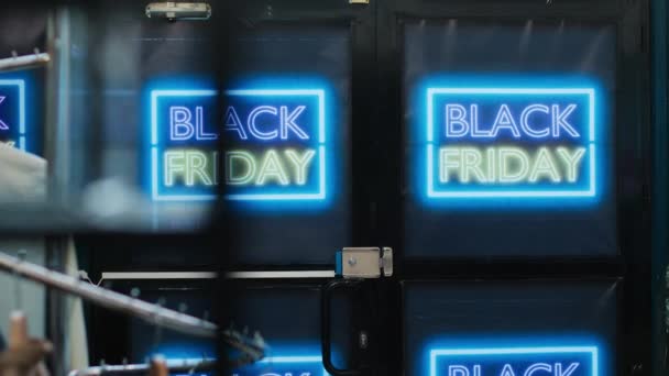 Вхідні Двері Магазину Одягу Відкриті Чорну Ятницю Акції День Спеціальні — стокове відео
