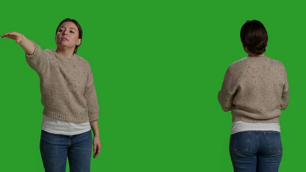 Caucasian Woman Asking Someone Come Wanting Talk Person Greenscreen Studio — 스톡 사진