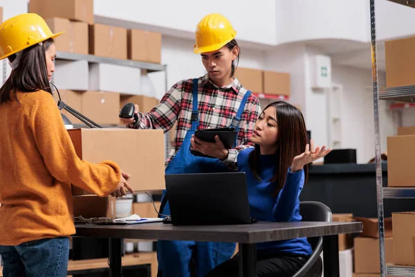 Retail Industry Storehouse Coworkers Managing Package Shipment Storage Room Asian — Stock Photo, Image