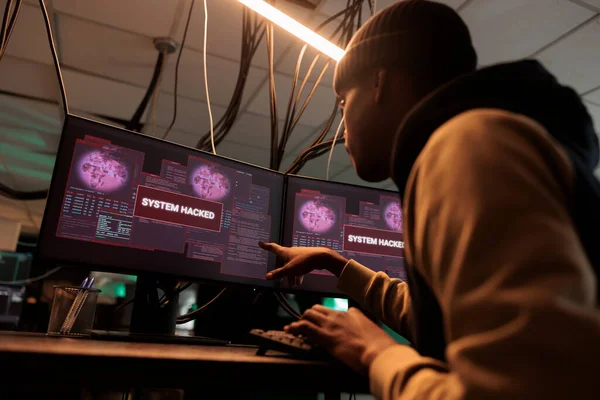 Cyberkriminelle Verbreiten Schadsoftware Mit Viren Und Arbeiten Phishing Technologie Junge — Stockfoto