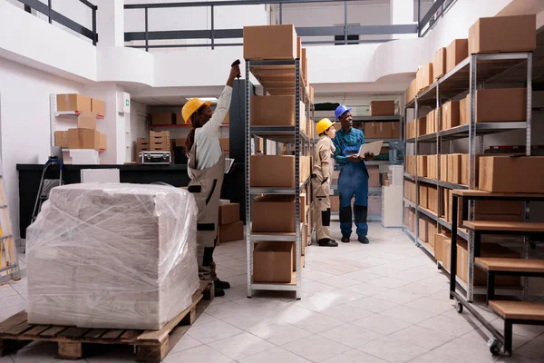 Industrial Storehouse Employees Scanning Cardboard Boxes Barcodes Checking Stock Supply — Stock Photo, Image