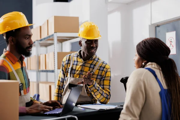 Warehouse Workers Getting Inventory Management Instruction Supervisor Reception Desk African — Stock Photo, Image