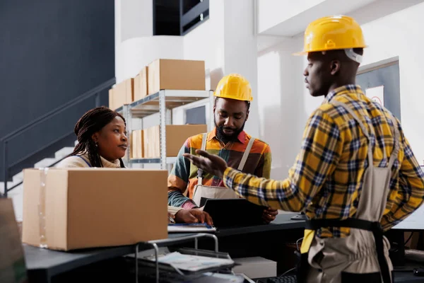 African American Warehouse Workers Talking Stock Supply Manager Reception Desk — Stock Photo, Image