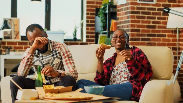 Happy Life Partners Eating Pizza Watching Film Television Laughing Sitting — Stock Photo, Image