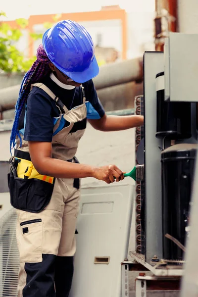 African American Expert Commissioned Annual Air Conditioner Routine Cleaning Maintenance — Stock Photo, Image