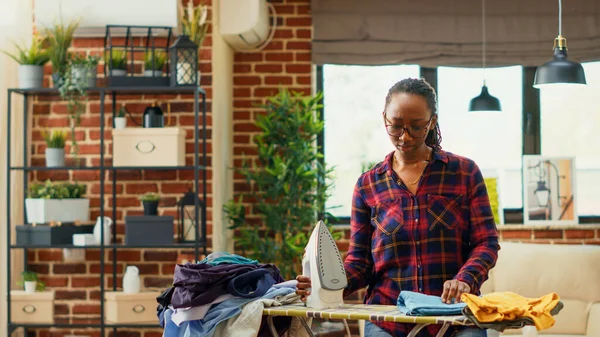 African American Woman Having Fun Ironing Clothes Living Room Listening — ストック写真
