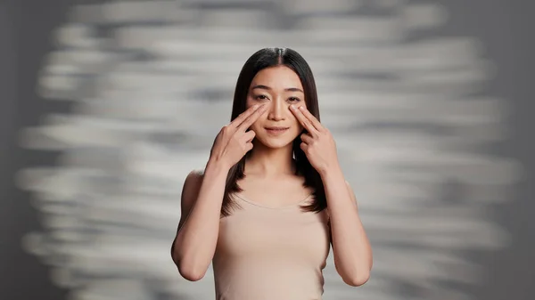 Asian Model Using Moisturizing Cream Bare Skin Creating Bodycare Campaign — 스톡 사진