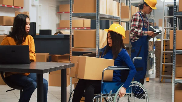 Depot Employee Disability Taking Boxes Racks Warehouse Space Organizing Products — Fotografia de Stock