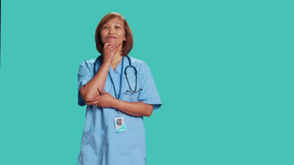 Enfermeira Licenciada Oferecendo Feedback Pessimista Inquérito Paciente Profissional Saúde Perplexo — Vídeo de Stock
