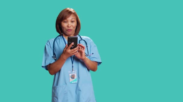 Felice Operatore Sanitario Avendo Scoppio Gioia Lavoro Durante Chat Con — Video Stock