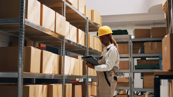 Warehouse Employee Working Scanner Tablet Storage Room Analyzing Merchandise Stock — Stock Photo, Image
