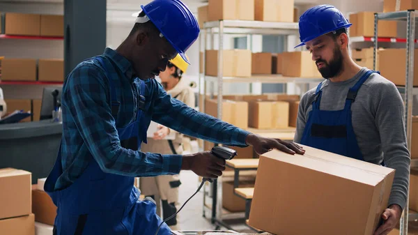 Diverse Employees Examining Packs Goods Depot Space Scanning Barcodes Boxes — Stock Photo, Image