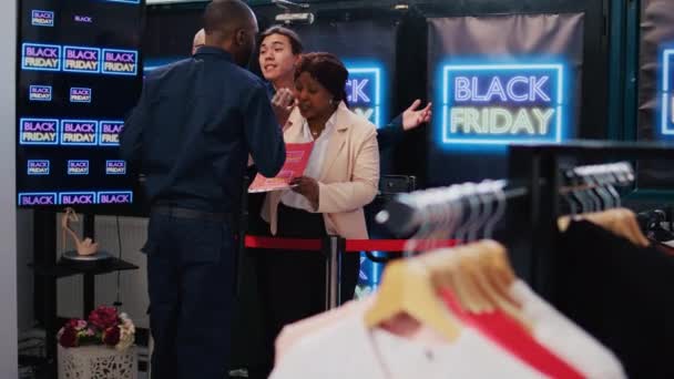 Black Friday Shopping Madness Group Mad Diverse Clients Push Security — Stock Video
