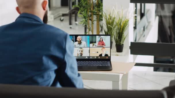 Assistente Executivo Conversando Reunião Briefing Videocall Com Colegas Compartilhando Nova — Vídeo de Stock