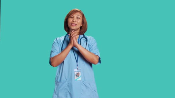 Professionnel Asiatique Santé Implorant Direction Hôpital Pour Une Augmentation Salaire — Video
