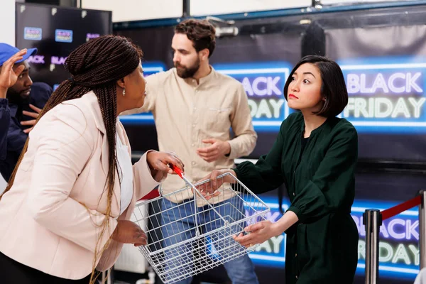 Zwarte Vrijdag Chaos Mensen Shoppers Gedragen Zich Onbeleefd Agressief Tijdens — Stockfoto