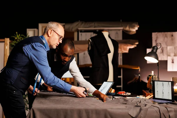 Master Tailor Assisting Apprentice Meticulously Cutting Premium Fabric Skilled Craftmanship — Stock Photo, Image