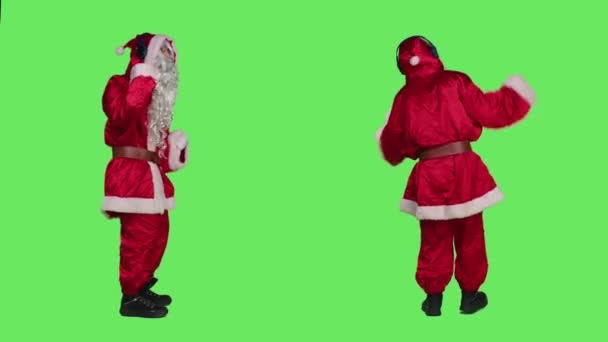 Санта Клаус Використовує Аудіогарнітуру Щоб Слухати Музику Отримувати Задоволення Під — стокове відео