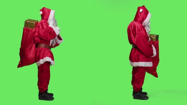Santa Claus Sostiene Saco Con Regalos Para Celebración Víspera Navidad — Vídeos de Stock