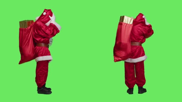 Святой Ник Мигренью Несет Мешок Пытаясь Доставить Подарки Коробки Детей — стоковое видео