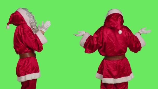 Homem Festivo Santa Claus Terno Orando Senhor Câmera Agindo Religioso — Vídeo de Stock