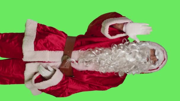 Vertical Video Front View Father Christmas Cosplay Raise Palm Say — Stock Video