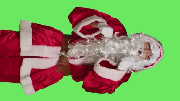 Vertical Video Front View Violent Saint Nick Throw Punches Air — Stock Video