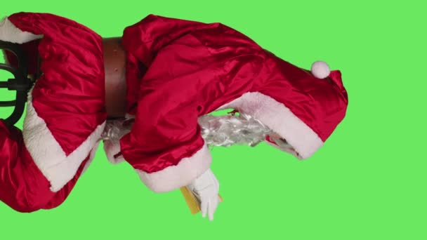 Vídeo Vertical Perfil Papai Noel Literatura Sentada Cadeira Homem Vestindo — Vídeo de Stock