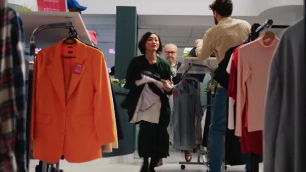 Customer Checking Fashion Items Racks Department Store Making Purchases Shopping — Αρχείο Βίντεο