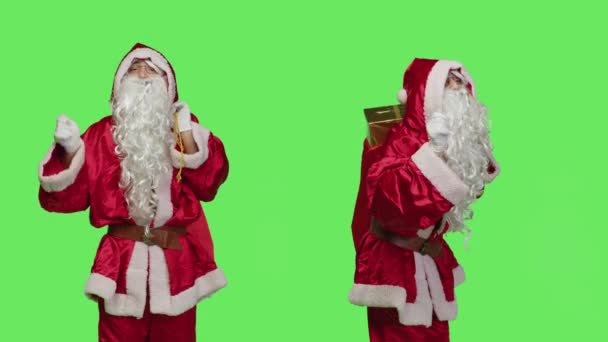 Santa Koormeester Dirigeert Muziek Voor Orkest Spelen Tijdens Feestelijke Feestdagen — Stockvideo