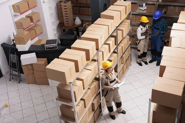 Diverse Shipping Service Supervisors Team Werken Magazijn Het Controleren Van — Stockfoto