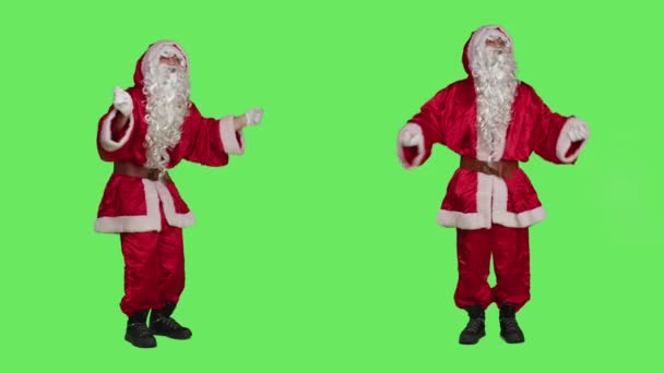 Weihnachtsmann Dirigiert Band Dirigentin Winterlichen Kostüm Begleiten Chor Über Ganzkörper — Stockvideo
