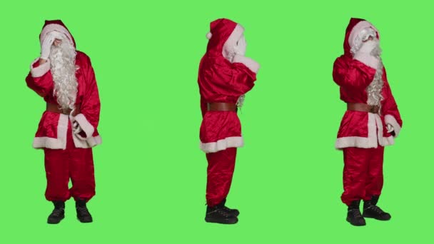 Fader Jul Sjuk Med Huvudvärk Sjukdomskänsla Vinterlovet Bär Traditionella Kostym — Stockvideo