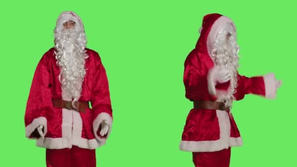 Kerstman Gedraagt Zich Ontevreden Studio Zegt Nee Groene Achtergrond Man — Stockvideo