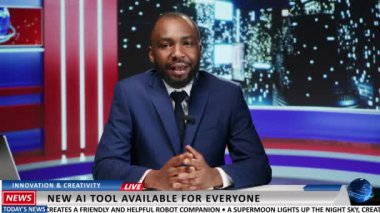 İnsan talk-show sunucusu modern olayları tartışır, sunar sunar yapay zeka araç geliştirme haberleri gece yarısı program içeriği olarak. Afrikalı Amerikalı haber spikeri küresel haberleşme üzerine çalışıyor..