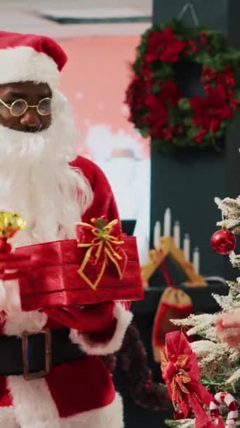 Vertical Video African American Employee Dressed Santa Claus Ringing Bell — Stock Video