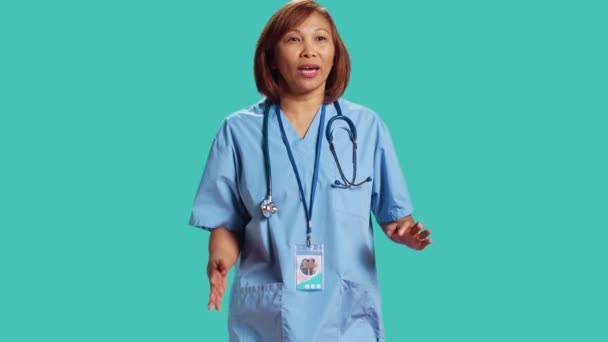 Angajatul Spitalului Înfuriat Striga Furios Amenințător Mișcare Timp Lucra Fuming — Videoclip de stoc