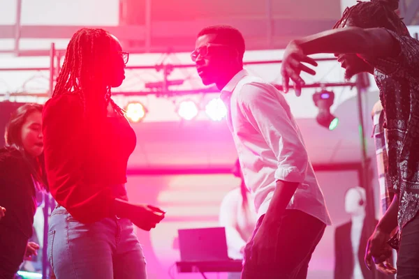 Couple Showing Improvised Dance Performance Nightclub Illuminated Vibrant Lights Young — Stock Photo, Image